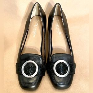 Bettye Muller Concept women’s size 7 M black leather low heel shoes